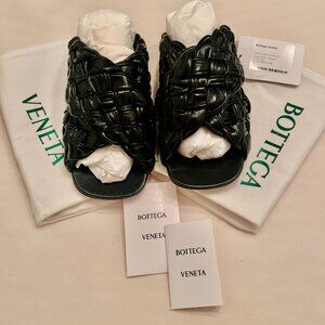 Bottega Veneta Board Lambskin Flat Sandals Color: Nero Size: 39